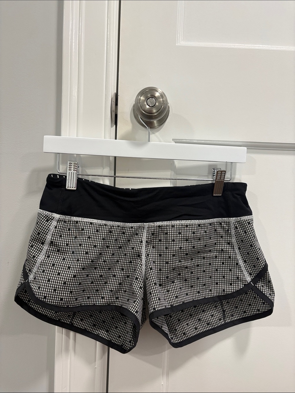 Lululemon polka dot speed up shorts